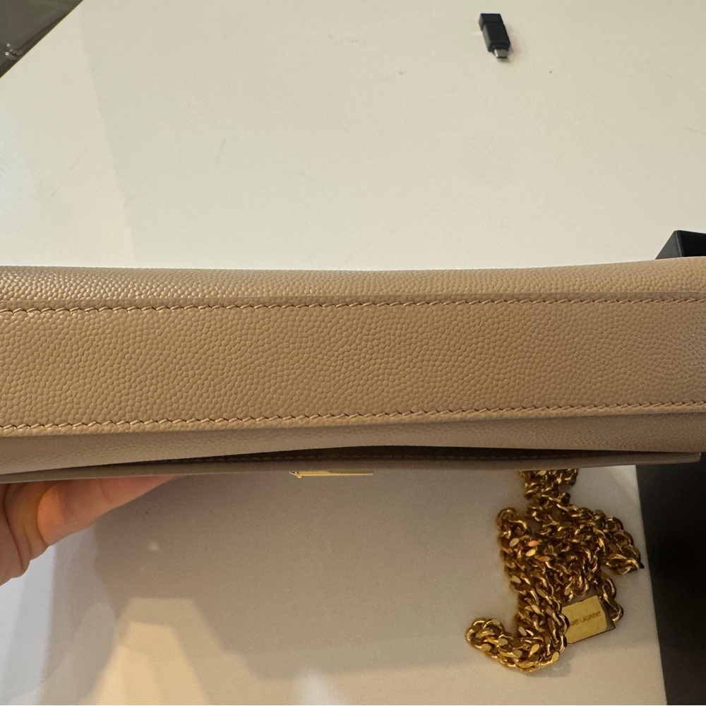 Yves Saint Laurent Beige Leather Crossbody with Gold Chain - Picture 3 of 7